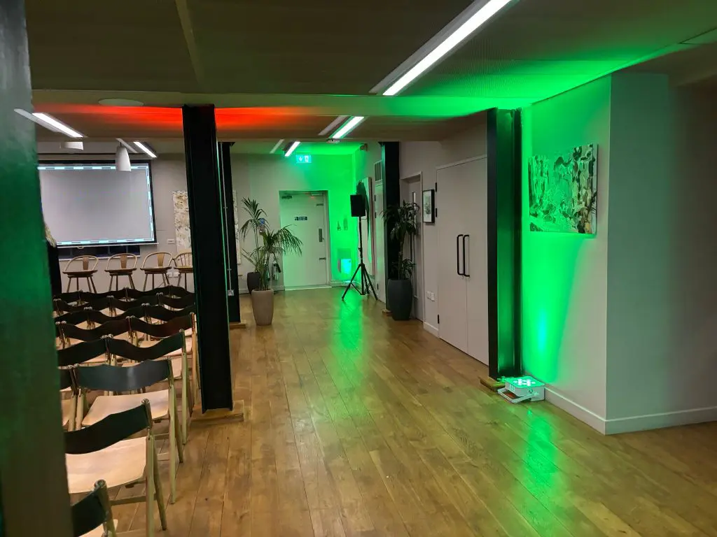 How To Set Up Lighting For AGMs, Conferences, Gala Nights And More